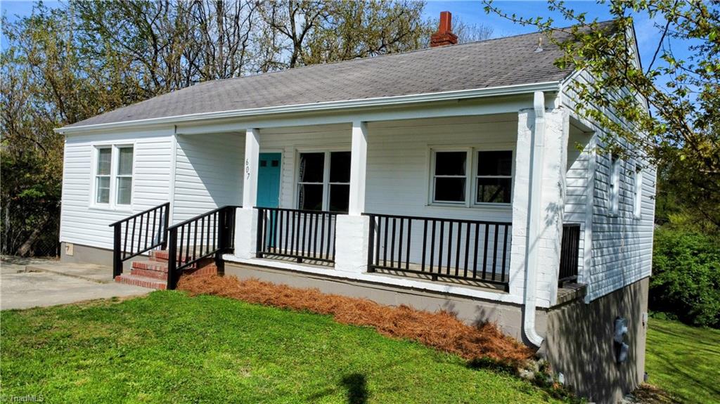 Charming bungalow with utility basement