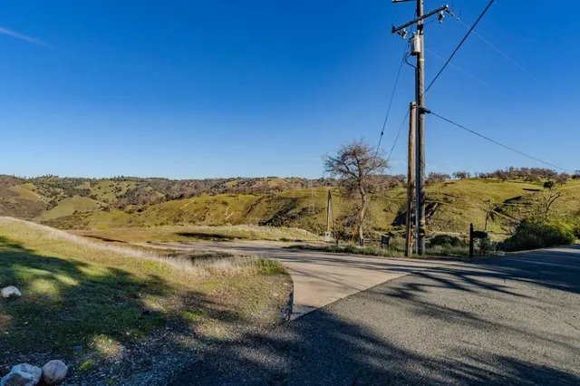 $159,900 | 858 Candy Circle, Mokelumne Hill, CA 95245