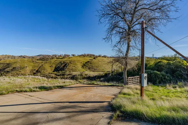 $159,900 | 858 Candy Circle, Mokelumne Hill, CA 95245