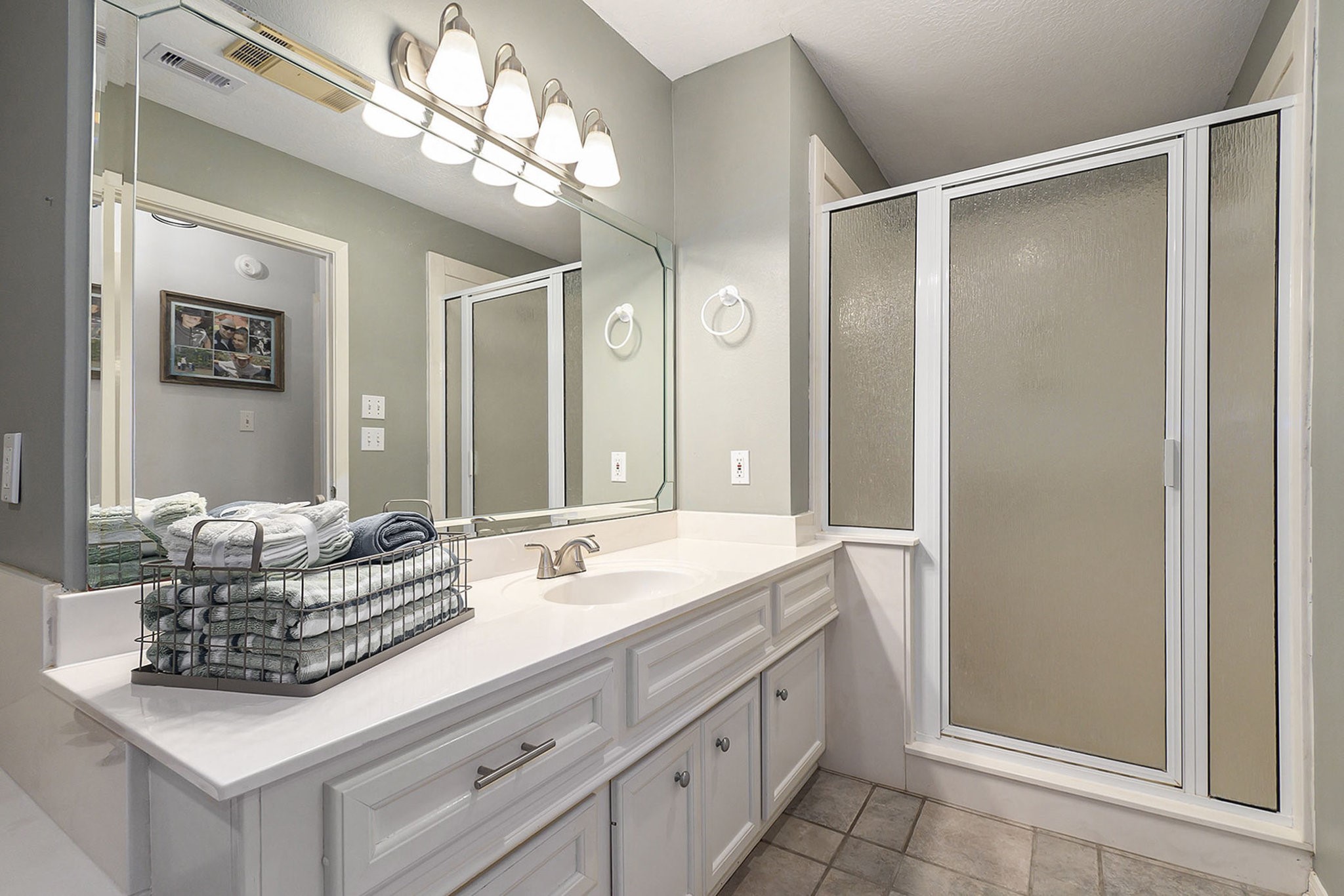 7363 County Line Road Willis, TX 77378 - Photo 20 of 34 Secon Primary Shower & Separate Tub