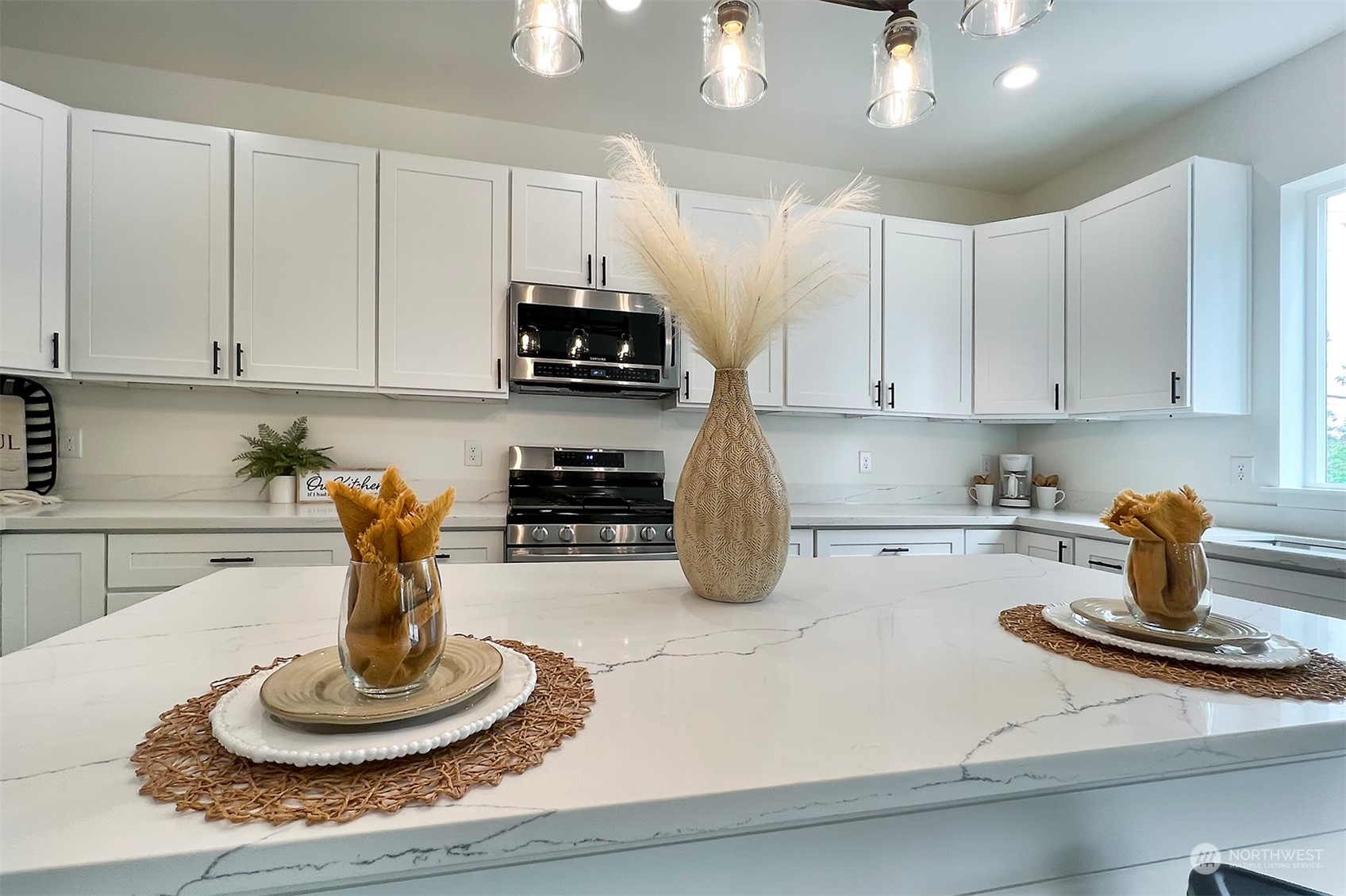 835 Northwest Finn Hill Road Poulsbo, WA 98370 - Photo 7 of 40 a kitchen with a appliances and cabinets