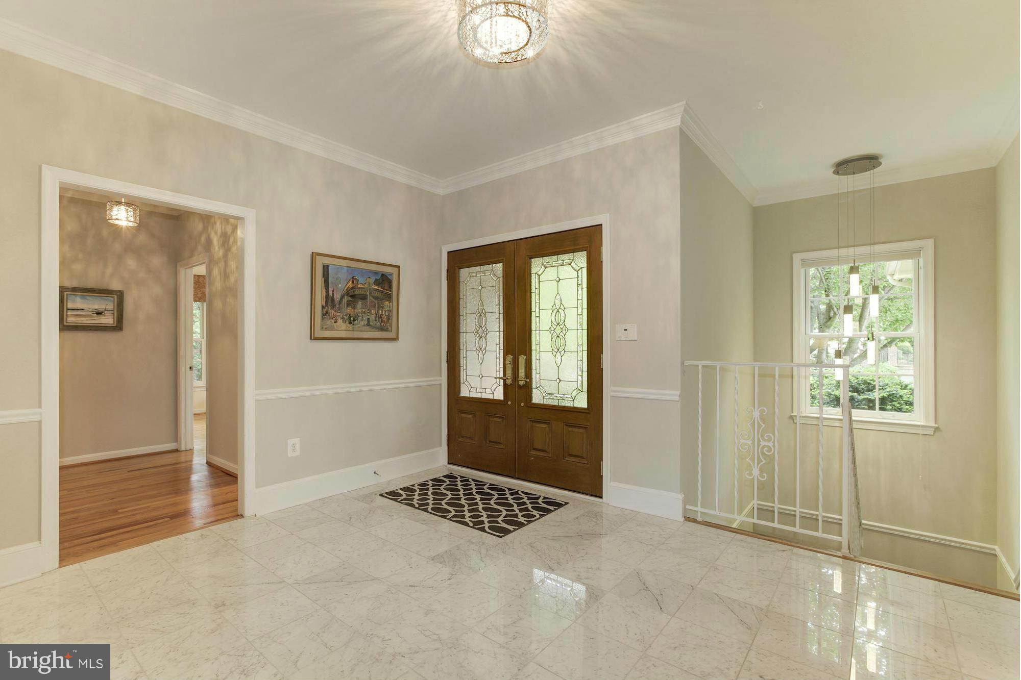 3866 North Ridgeview Road Arlington, VA 22207 - Photo 2 of 30 Foyer