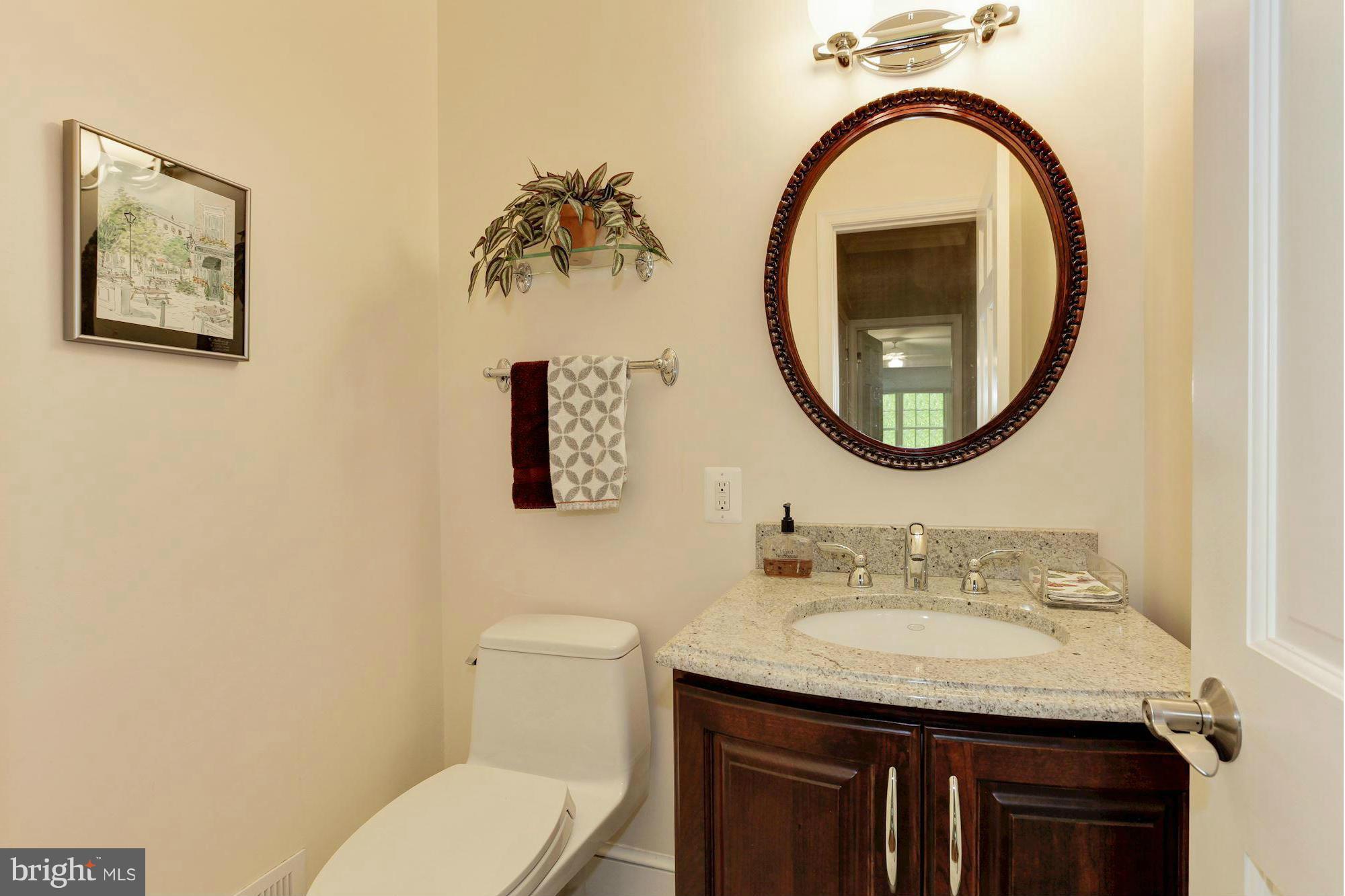 3866 North Ridgeview Road Arlington, VA 22207 - Photo 17 of 30 Powder Room