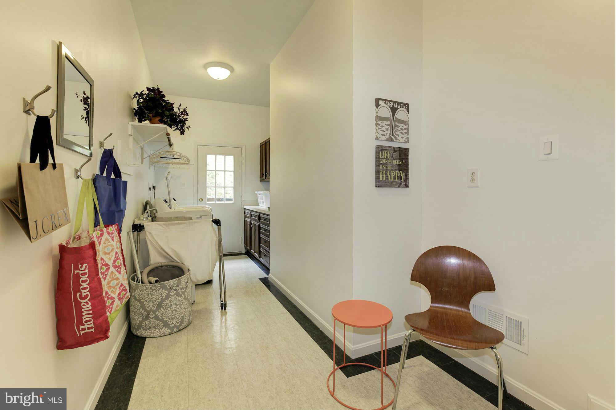3866 North Ridgeview Road Arlington, VA 22207 - Photo 18 of 30 Laundry/Mud Room