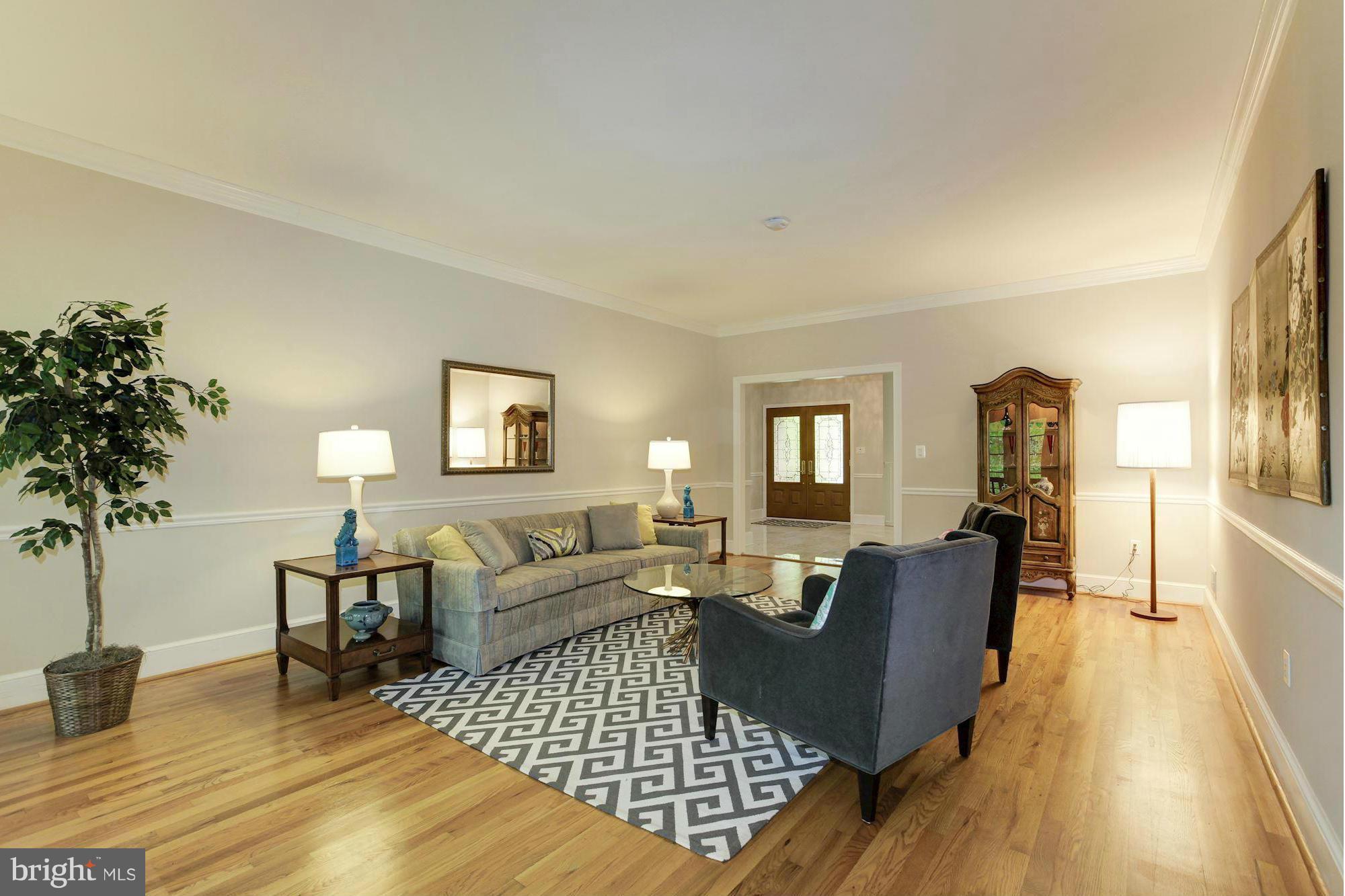 3866 North Ridgeview Road Arlington, VA 22207 - Photo 3 of 30 Living Room