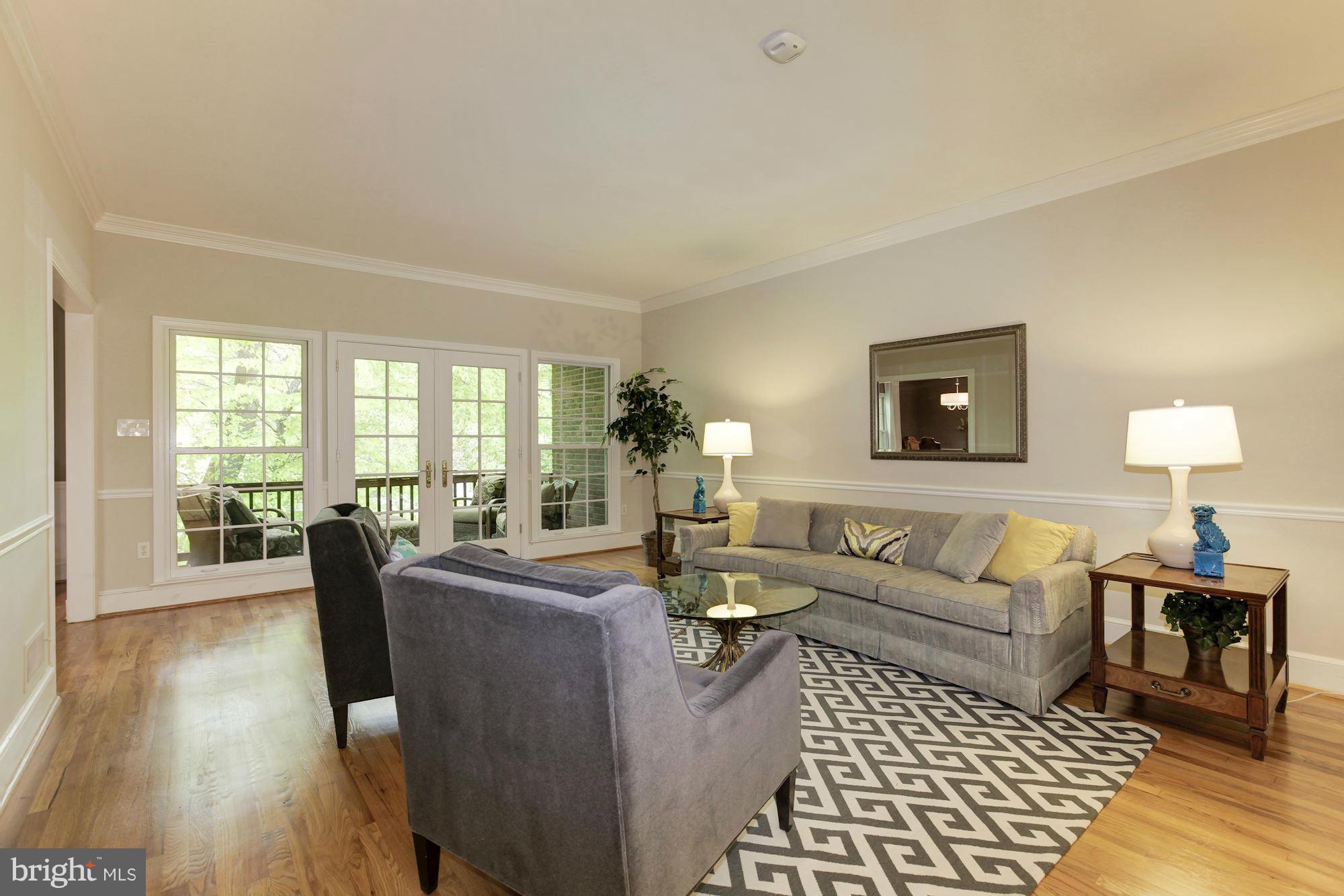 3866 North Ridgeview Road Arlington, VA 22207 - Photo 4 of 30 Living Room