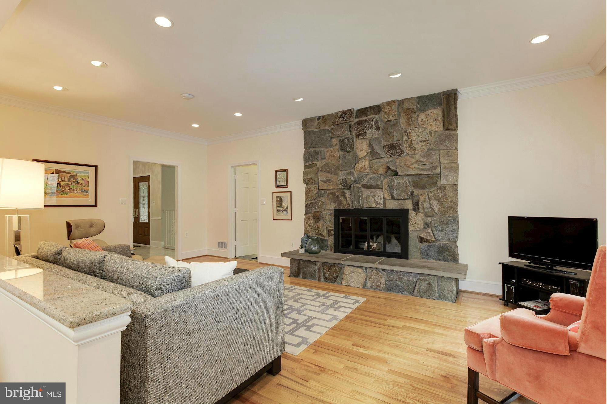3866 North Ridgeview Road Arlington, VA 22207 - Photo 8 of 30 Family Room