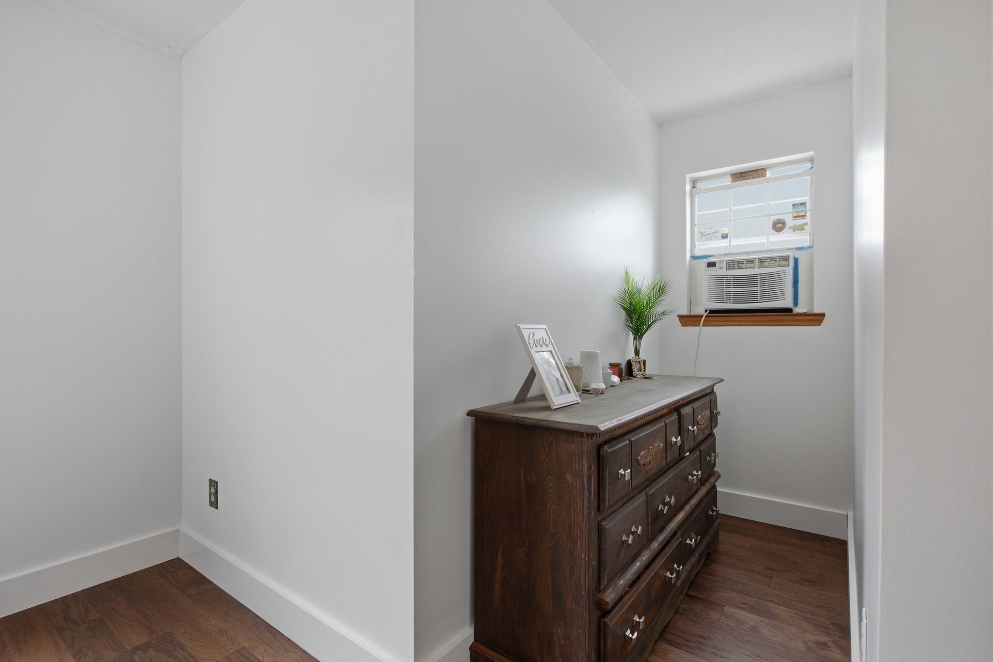 1469 Roy Sellers Road Columbia, TN 38401 - Photo 38 of 55 a view of a workspace