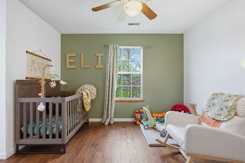 a view of a livingroom with furniture
