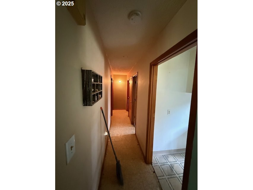 101 Brooks Road Carson, WA 98610 - Photo 12 of 16 a view of a hallway