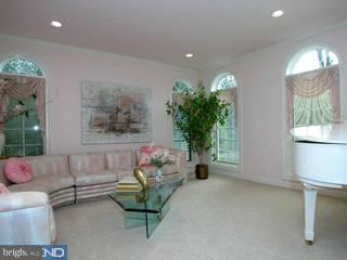 578 Pondview Drive Rydal, PA 19046 - Photo 2 of 6