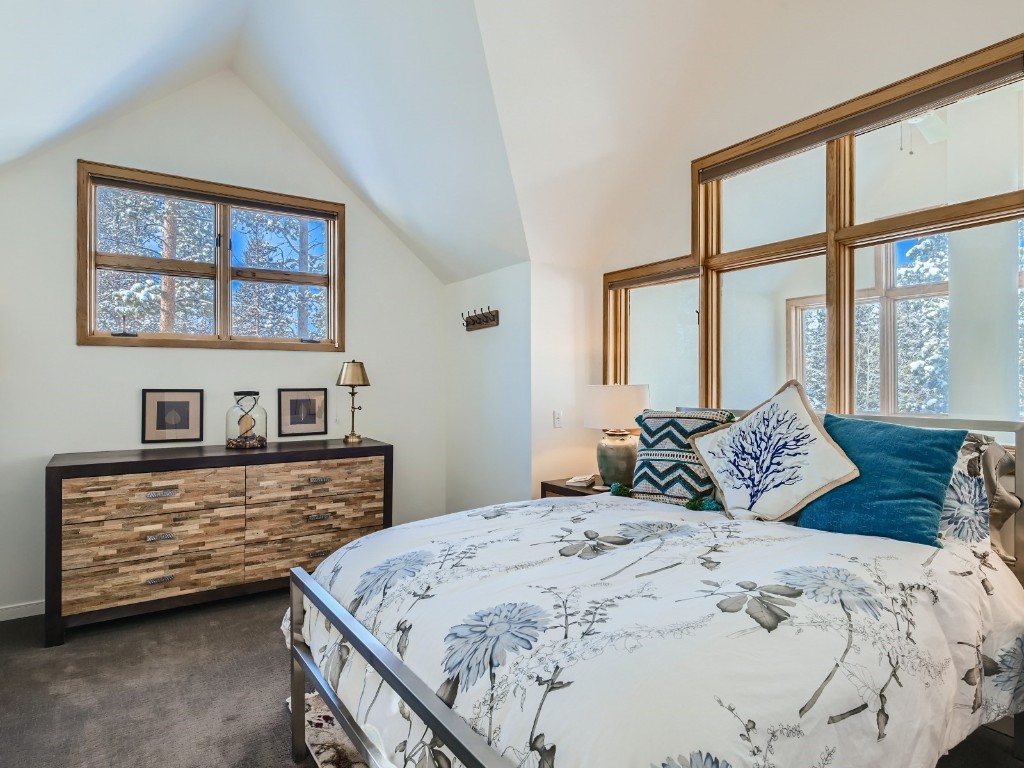 2017 Soda Ridge Road, Unit 1939 Keystone, CO 80435 - Photo 13 of 27 a bedroom with a bed and a large window