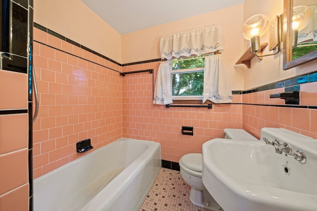 149 Milton Road Braintree, MA 02184 - Photo 16 of 31 Gallery Image 16