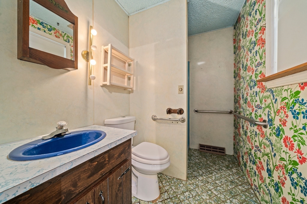 149 Milton Road Braintree, MA 02184 - Photo 10 of 31 Gallery Image 10