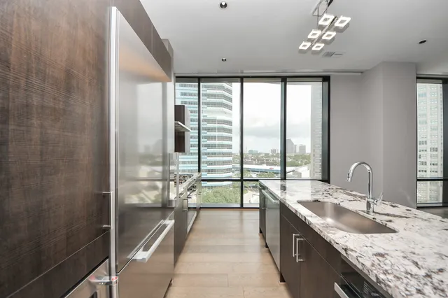 $810,000 | 1409 Post Oak Boulevard, Unit 803, Houston, TX 77056