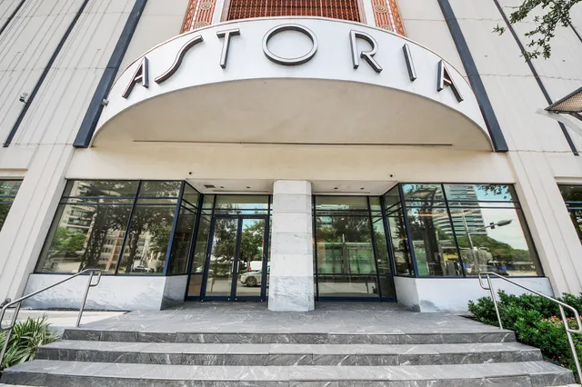 $810,000 | 1409 Post Oak Boulevard, Unit 803, Houston, TX 77056