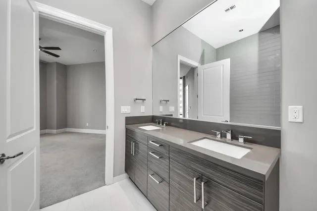 $810,000 | 1409 Post Oak Boulevard, Unit 803, Houston, TX 77056