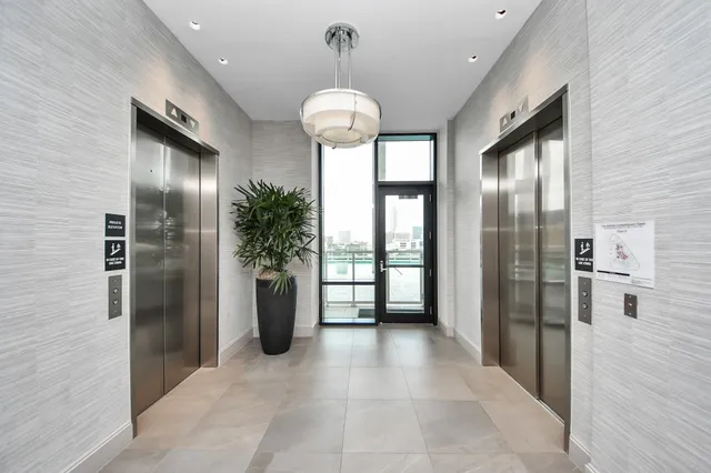 $810,000 | 1409 Post Oak Boulevard, Unit 803, Houston, TX 77056