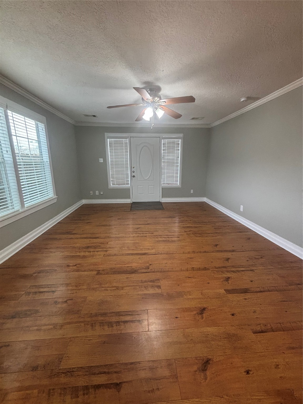 2841 Wagon Trail Road Pearland, TX 77584 - Photo 2 of 14 Living room