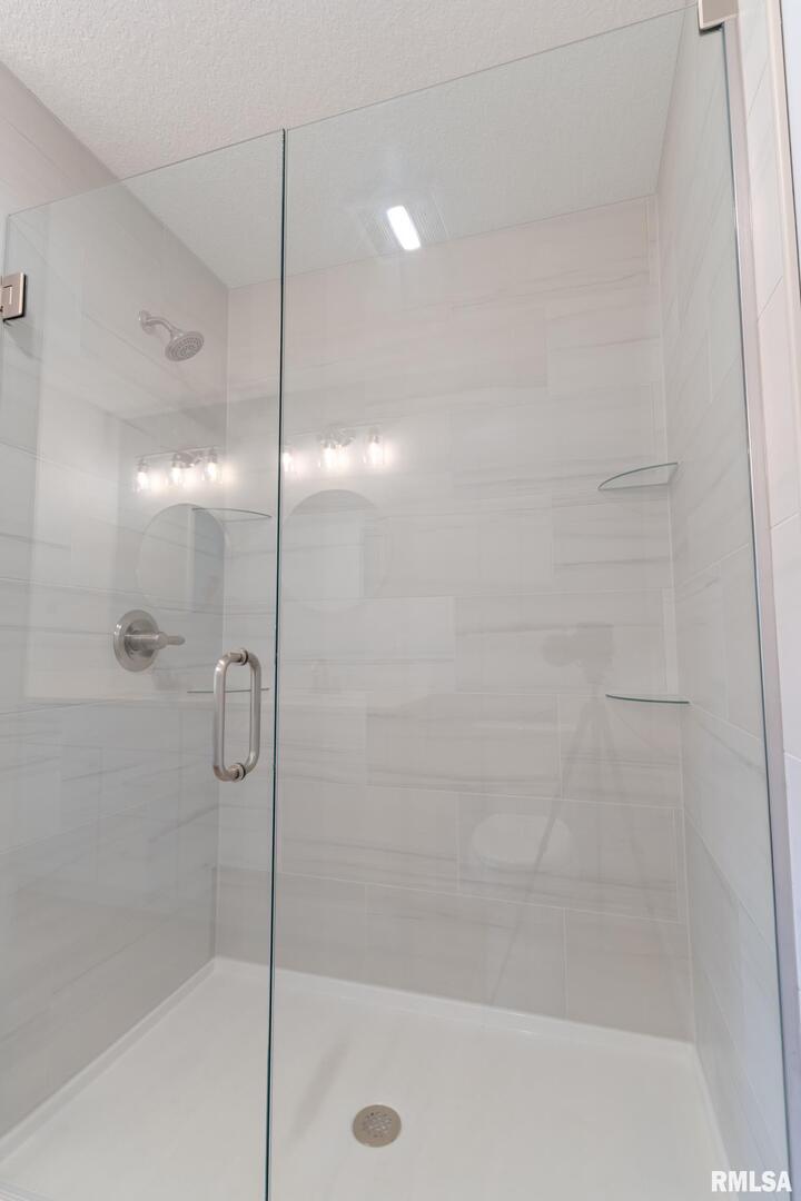 941 9th Avenue North Clinton, IA 52732 - Photo 13 of 24 a bathroom with a shower