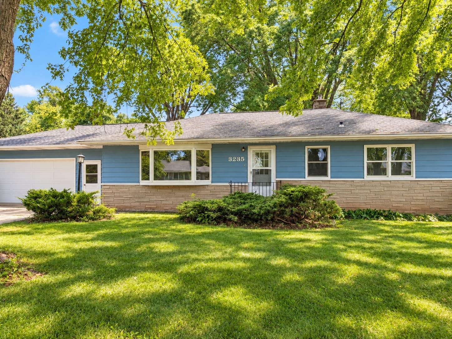 3235 North Morrison Street Appleton, WI 54911 - Photo 1 of 27 Gallery Image 1