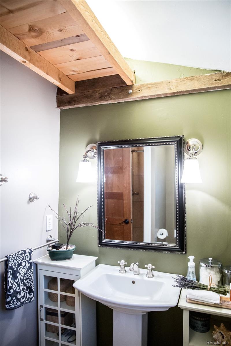 983 Cherryvale Road Boulder, CO 80303 - Photo 29 of 36 a bathroom with a sink and a mirror