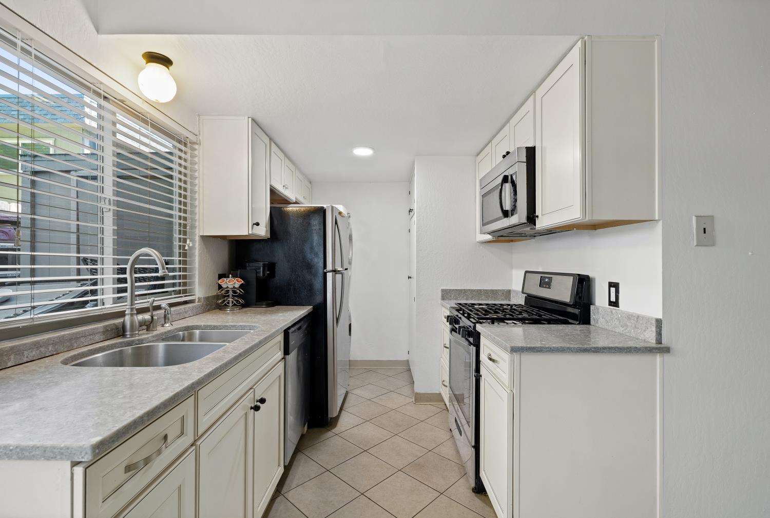 876 Rutledge Drive Lodi, CA 95242 - Photo 10 of 26