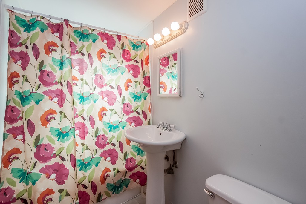 116 Narragansett Street Springfield, MA 01107 - Photo 9 of 24 Gallery Image 9