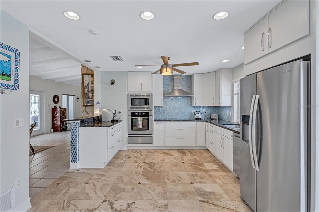 617 Rountree Drive Longboat Key, FL 34228 - Photo 16 of 41