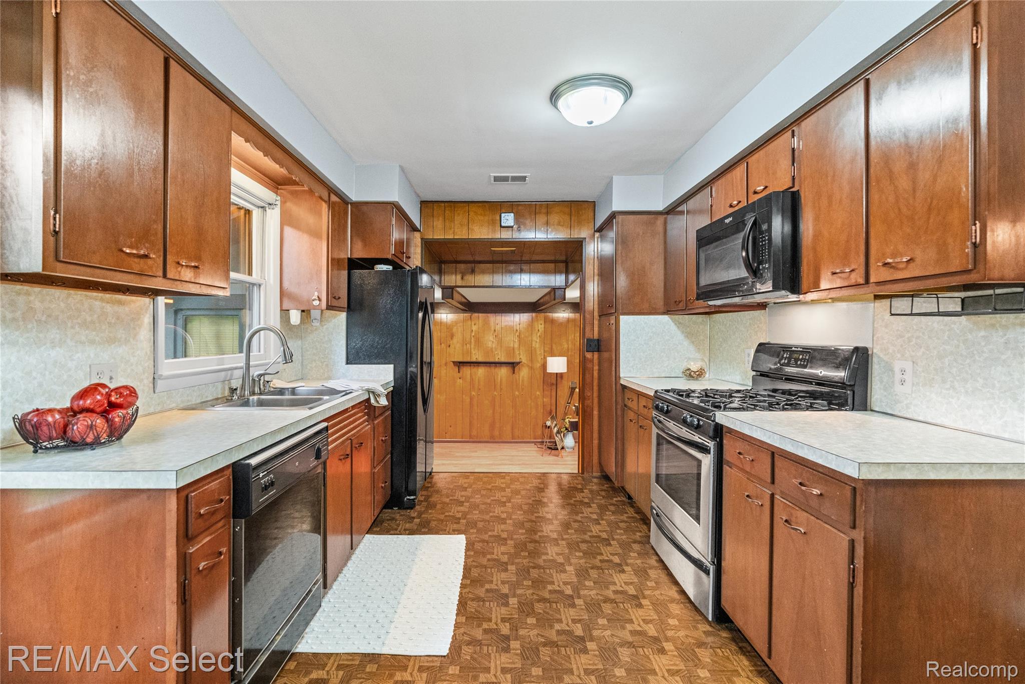 3323 East Carpenter Road Flint, MI 48506 - Photo 12 of 35 3323 E Carpenter Rd 13.jpg