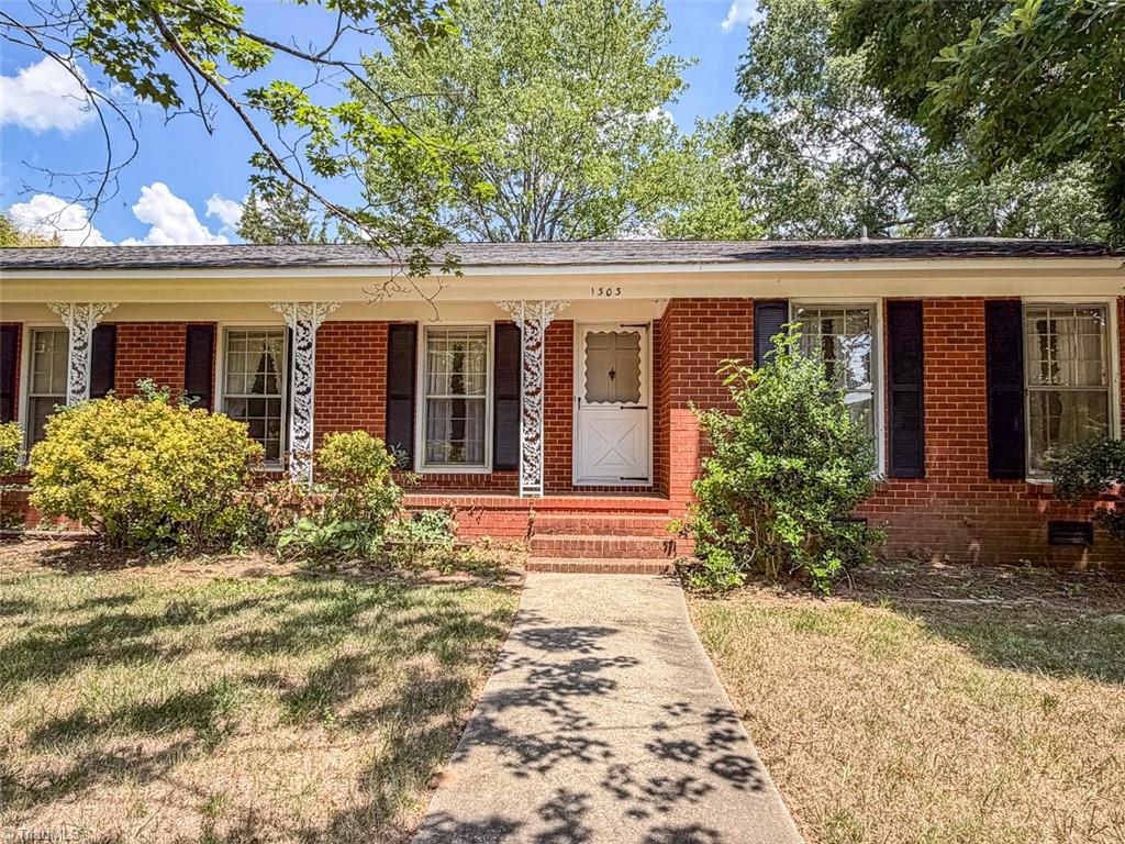 1303 Briarcliff Road Burlington, NC 27215 - Photo 3 of 31