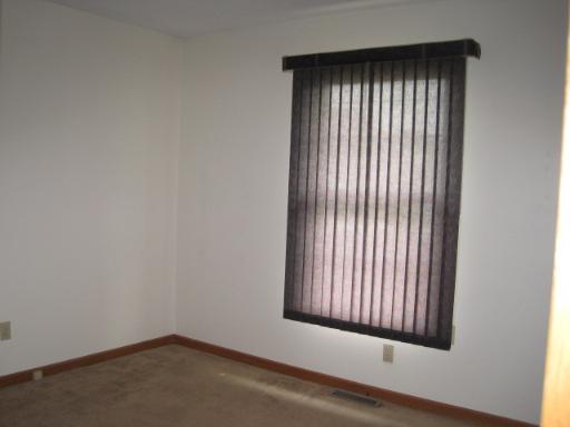 330 9th Avenue, Unit 330 Rochelle, IL 61068 - Photo 7 of 13 an empty room with a window