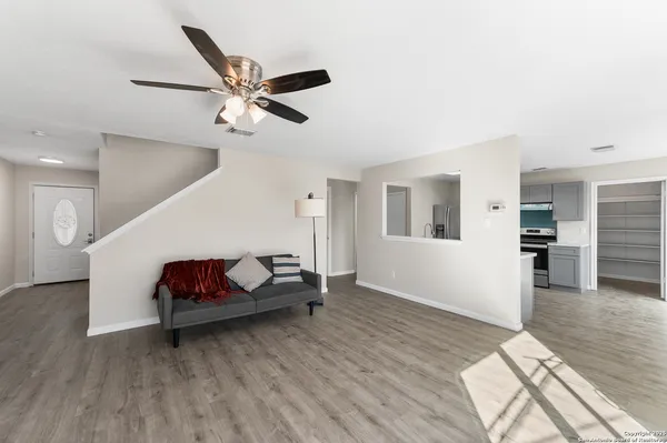 $1,800 | 8010 Chestnut Gate Drive, Converse, TX 78109