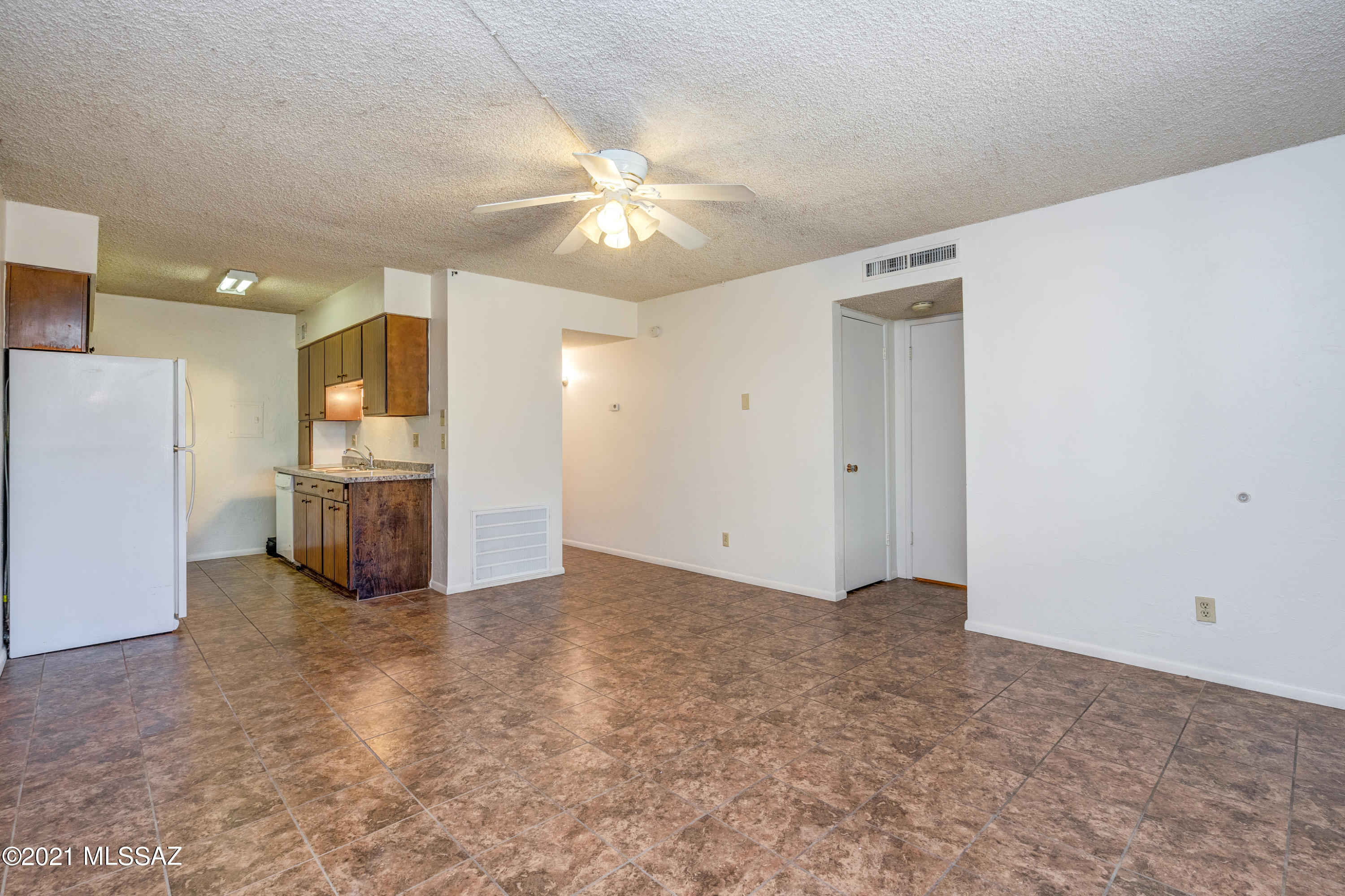810 South Kolb Road Tucson, AZ 85710 - Photo 10 of 28