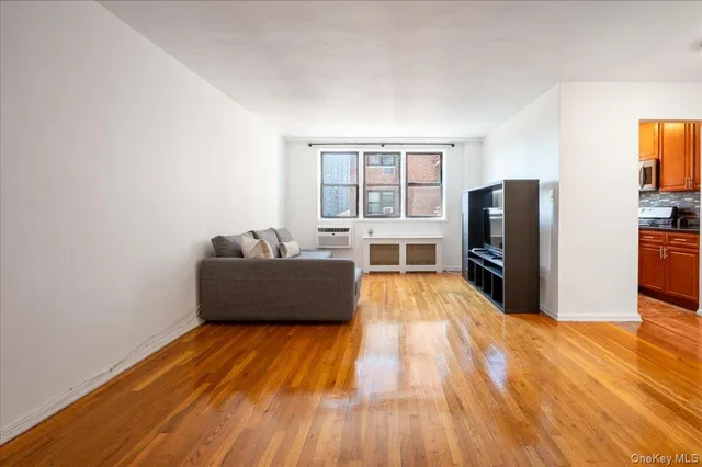 $2,350 | 37-30 73rd Street, Unit 3F | Jackson Heights