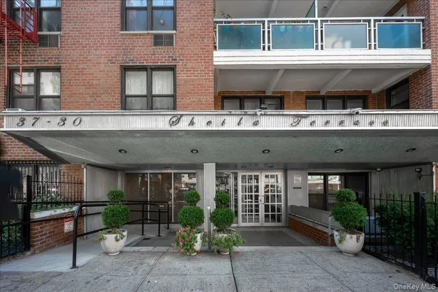 $2,350 | 37-30 73rd Street, Unit 3F | Jackson Heights