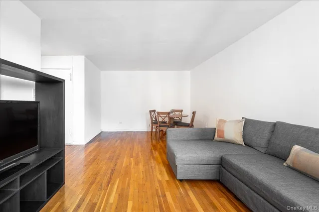 $2,350 | 37-30 73rd Street, Unit 3F | Jackson Heights