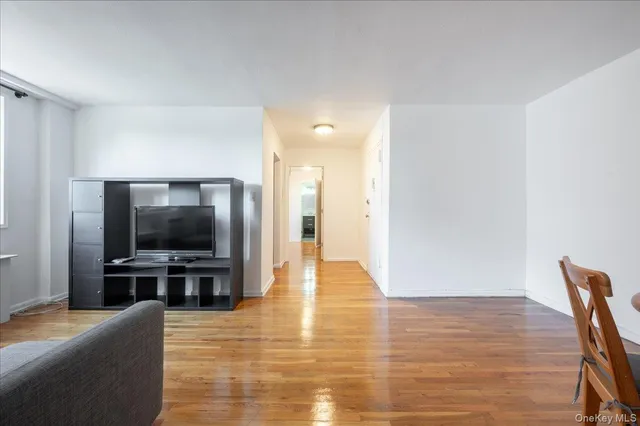 $2,350 | 37-30 73rd Street, Unit 3F | Jackson Heights