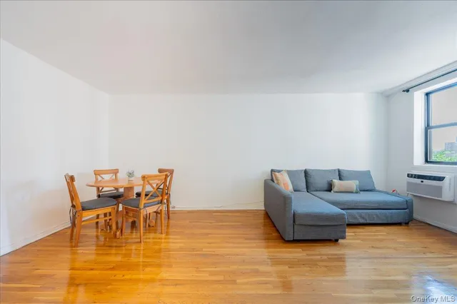 $2,350 | 37-30 73rd Street, Unit 3F | Jackson Heights