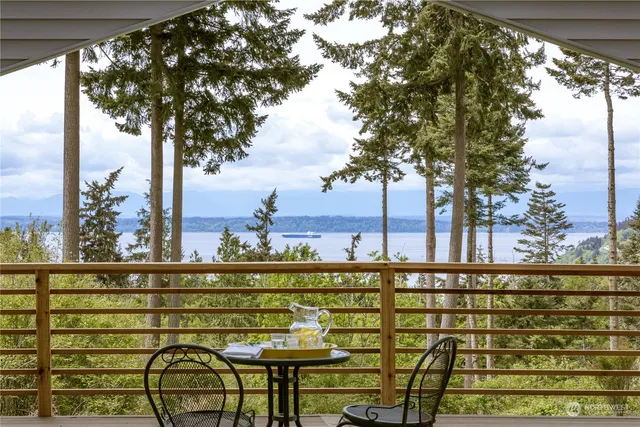 $1,399,500 | 8167 Possession Ridge Lane, Clinton, WA 98236