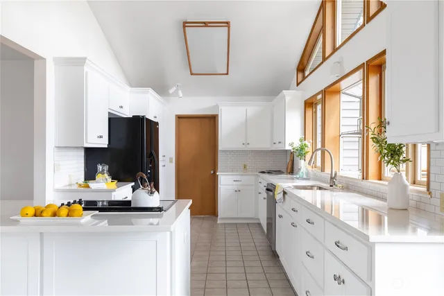 $1,399,500 | 8167 Possession Ridge Lane, Clinton, WA 98236