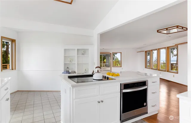 $1,399,500 | 8167 Possession Ridge Lane, Clinton, WA 98236