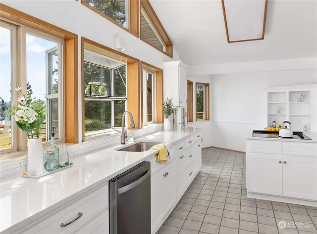 $1,399,500 | 8167 Possession Ridge Lane, Clinton, WA 98236