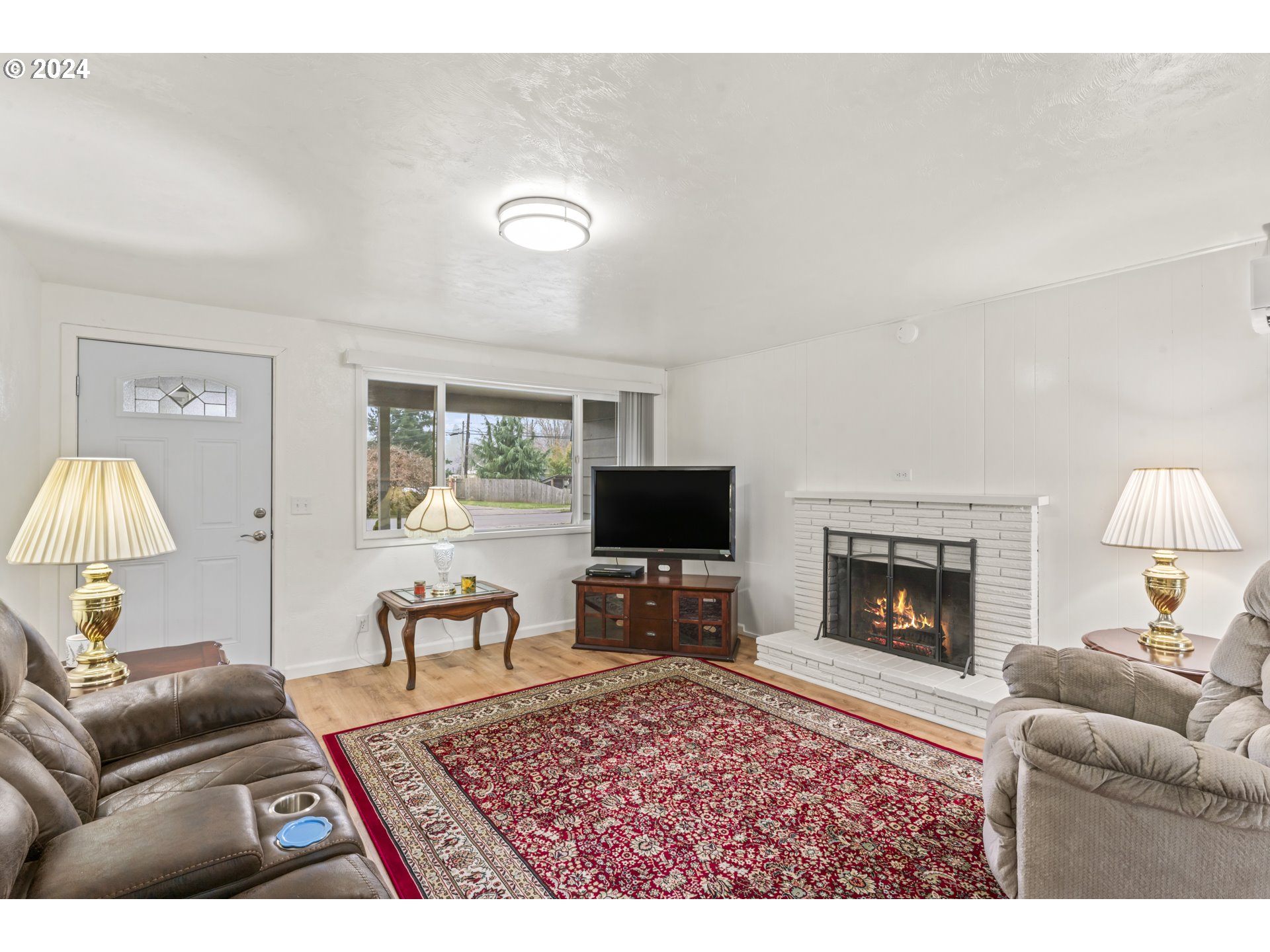1232 1st Place Springfield, OR 97477 - Photo 4 of 39 Gallery Image 4