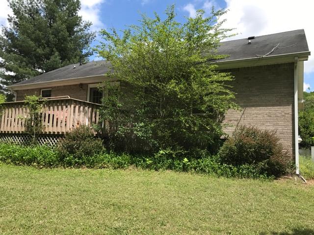3623 Yager Road McMinnville, TN 37110 - Photo 4 of 16 a view of a house with a yard