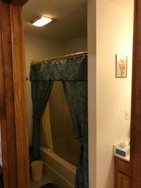 3623 Yager Road McMinnville, TN 37110 - Photo 8 of 16 a bathroom with a shower