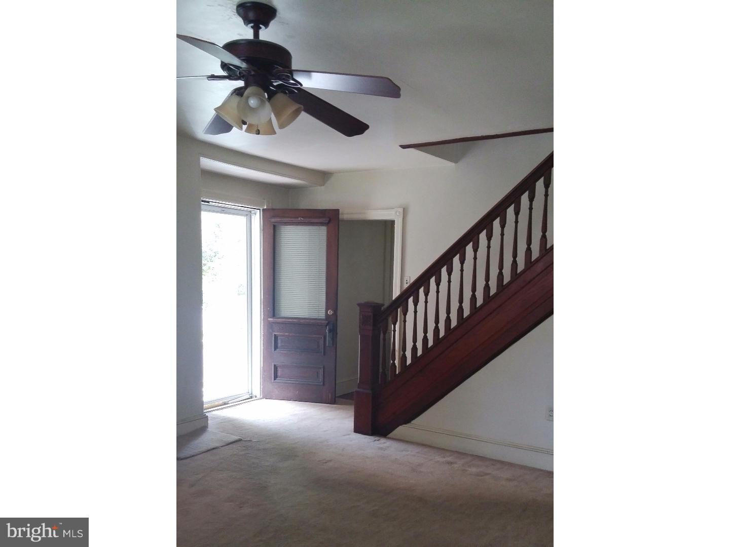 784 Woodlane Road Beverly, NJ 08010 - Photo 2 of 16 Living Room