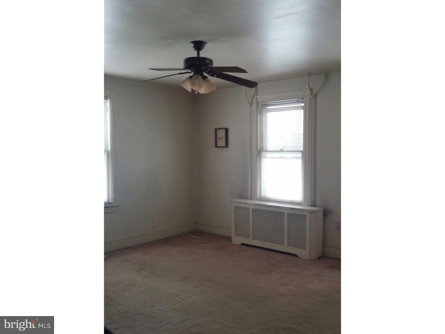 784 Woodlane Road Beverly, NJ 08010 - Photo 3 of 16 Living Room