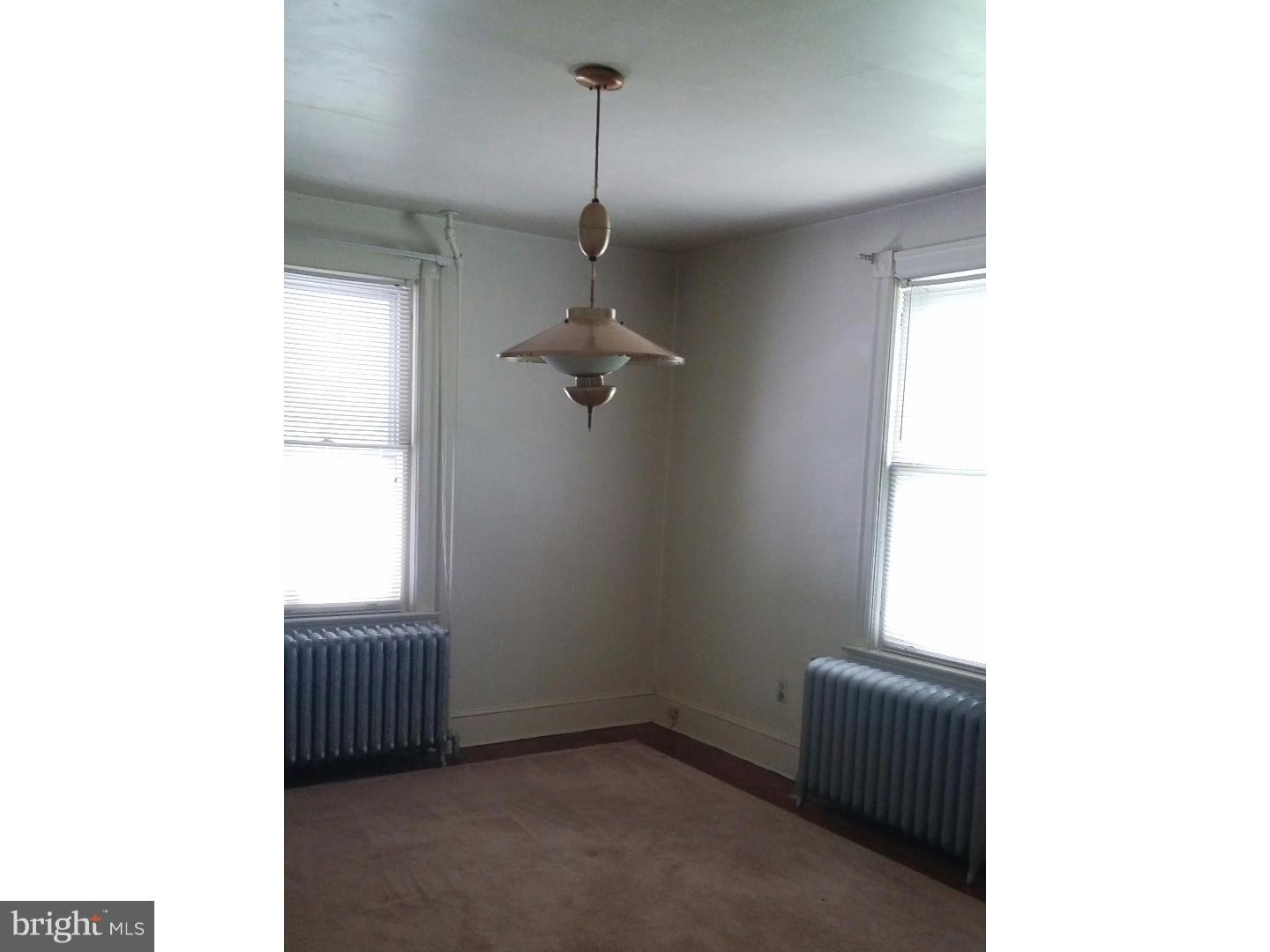 784 Woodlane Road Beverly, NJ 08010 - Photo 4 of 16 Dining Room