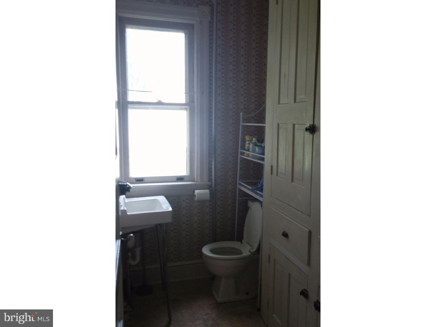 784 Woodlane Road Beverly, NJ 08010 - Photo 6 of 16 Half Bath